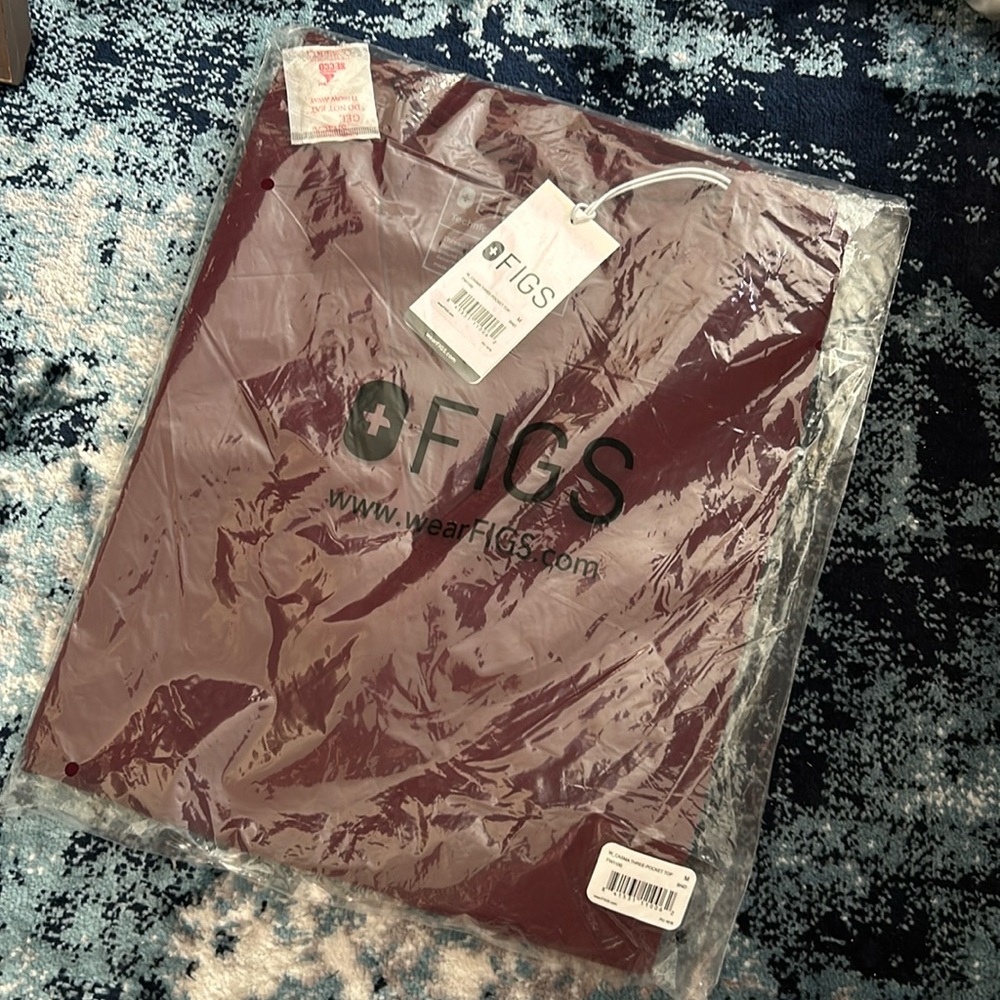 ❤️LIMITED COLOR❤️ NWT FIGS Burgundy Casma three pocket scrub top
